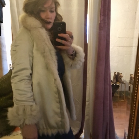 Vintage White fox fur saga coat *like new* - Picture 7 of 8